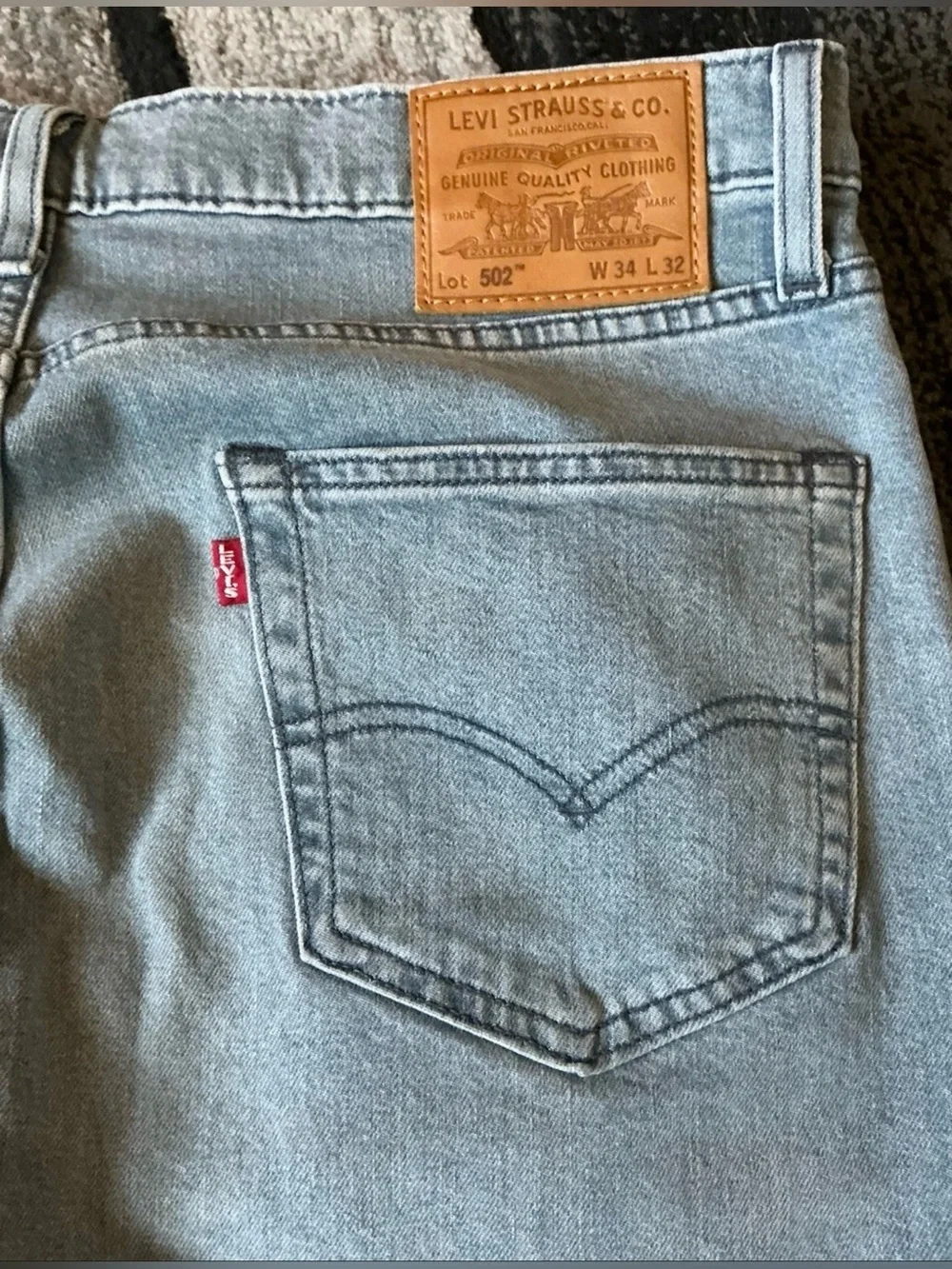 Size 34 x 32 - Levi & Strauss Levis 502 Taper Light Wash Premium Denim Jeans